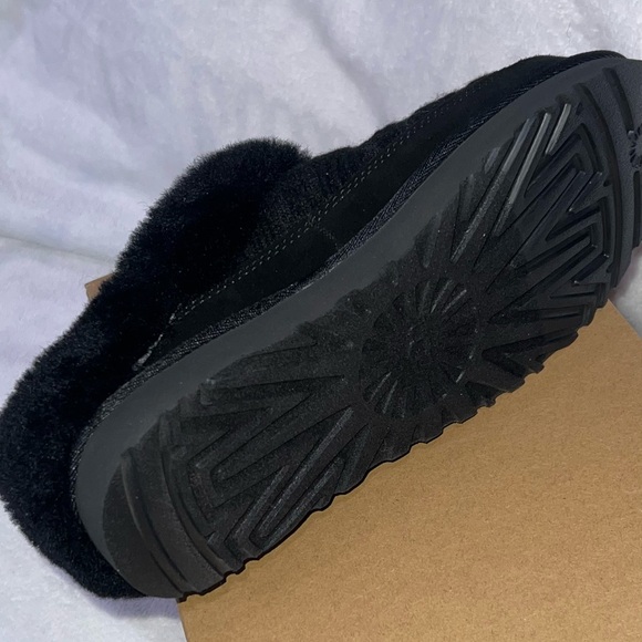 UGG®Cluggette Genuine Shearling Lined
Indoor/ Outdoor
Slipper (Women) - Picture 4 of 13
